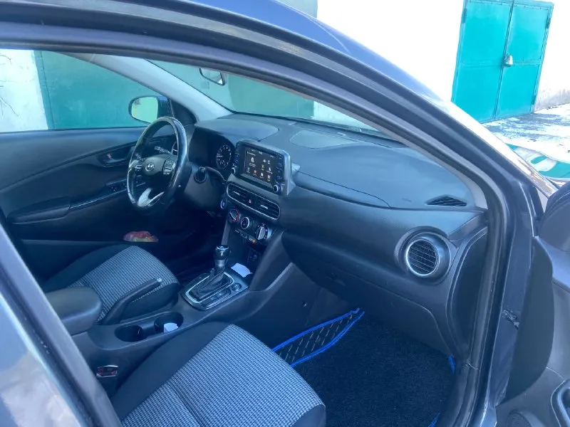 Срочно 🚨 2018 год. цена 1.480 000 р. продам компактный свежий, недорогой продам компактный свежий, недорогой в обслуживании кроссовер подойдет как для девушки так и для семьи hyundai kona 2018 года, мотор 2.0, коробка автомат 6 ст aisin родной пробег 156 000 км машина в хорошем состоянии без вложений расход автомобиля 7.5 литров ! из недавнего поменяно масло в двс, муфте полного привода, переднем редукторе, заднем редукторе, так же поменяли колодки в круг ! на данный момент вложений машина не требует ! комплектация полный привод блокировка помощь при спуске с горы старт стоп бесключевой доступ мульти руль кондиционер камера заднего вида подогрев сидений блютус документы в полном порядке тех осмотр на автомобиль пройден, можно сразу поставить на учет цена 1.480 000 р. тел. +79494328750 (если нет связи пишите на телеграмм я перезвоню ) территориально г. ждановка 📞 🇷🇺 звоните: +79494328750 - фотография - 7