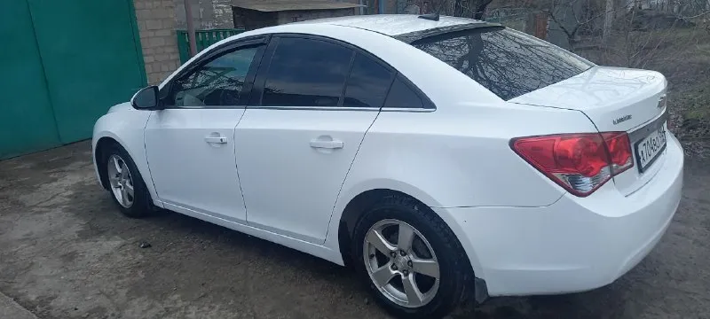 Продам chevrolet круз 1,4 турбина. 2013г. 6ти ступка. пробег 240тыс. все кнопки работают, кондиционер работает. требует немного внимания. цена 700 тыс. торг присутствует. тел. +79497109858 📞 звоните: +7(949)7109858 - фотография - 5