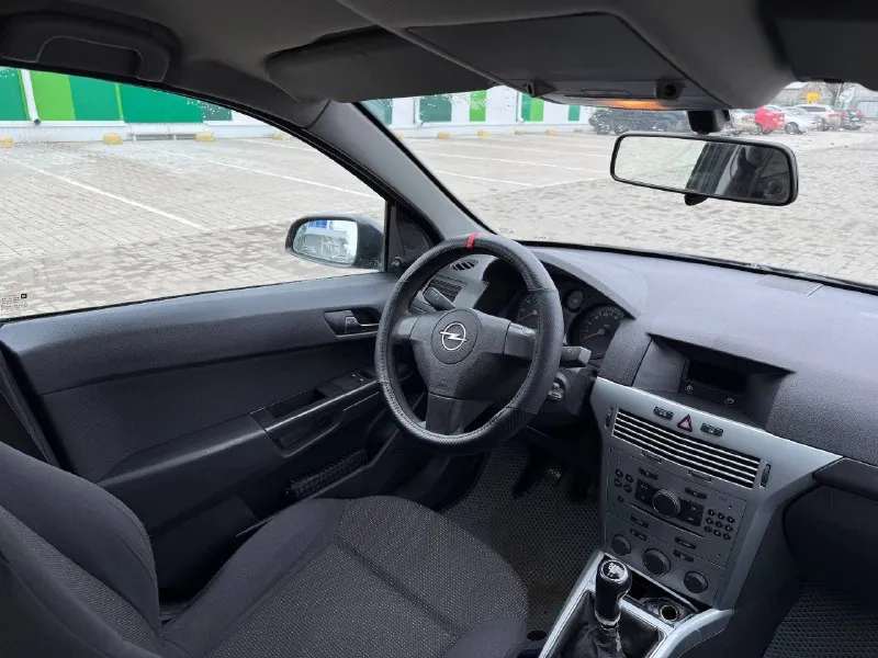 Продам opel astra h год 2009 обьем 1.6 механика автомобиль в отличном состоянии вложений абсолютно не каких не требует двигатель на 5+ не дымит не троит работает отлично масло абсолютно не ест кпп не хрустит не выбивает все скоростя включаются как по маслу ходовая не стучит не гремит едет как мячик дно пороги стаканы ланджероны целые рыжиков гнили нет автомобиль в дтп не участвовал все швы точки герметики заводские у машины есть 2 косметических окраса салон так же в отличном состоянии комплектация хорошая кондиционер стеклоподьмники обогрев заднего стекла абс 2 подушки безопасности заводская мультимедиа центральный замок место осмотра мариуполь номер для звонка +79497438388 звонить в любое время цена 527.000₽ торг! - фотография - 10