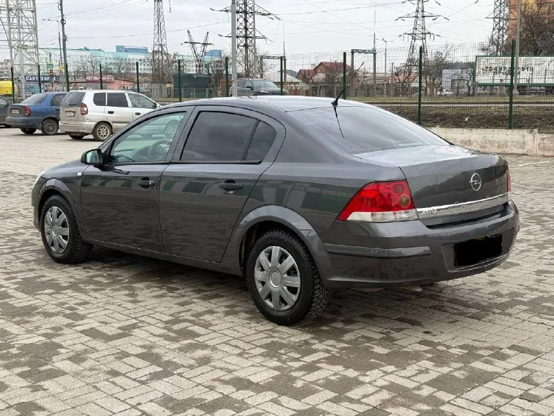 Продам opel astra h год 2009 обьем 1.6 механика автомобиль в отличном состоянии вложений абсолютно не каких не требует двигатель на 5+ не дымит не троит работает отлично масло абсолютно не ест кпп не хрустит не выбивает все скоростя включаются как по маслу ходовая не стучит не гремит едет как мячик дно пороги стаканы ланджероны целые рыжиков гнили нет автомобиль в дтп не участвовал все швы точки герметики заводские у машины есть 2 косметических окраса салон так же в отличном состоянии комплектация хорошая кондиционер стеклоподьмники обогрев заднего стекла абс 2 подушки безопасности заводская мультимедиа центральный замок место осмотра мариуполь номер для звонка +79497438388 звонить в любое время цена 527.000₽ торг! - фотография - 4