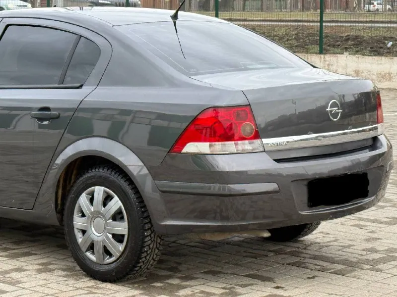 Продам opel astra h год 2009 обьем 1.6 механика автомобиль в отличном состоянии вложений абсолютно не каких не требует двигатель на 5+ не дымит не троит работает отлично масло абсолютно не ест кпп не хрустит не выбивает все скоростя включаются как по маслу ходовая не стучит не гремит едет как мячик дно пороги стаканы ланджероны целые рыжиков гнили нет автомобиль в дтп не участвовал все швы точки герметики заводские у машины есть 2 косметических окраса салон так же в отличном состоянии комплектация хорошая кондиционер стеклоподьмники обогрев заднего стекла абс 2 подушки безопасности заводская мультимедиа центральный замок место осмотра мариуполь номер для звонка +79497438388 звонить в любое время цена 527.000₽ торг! - фотография - 7