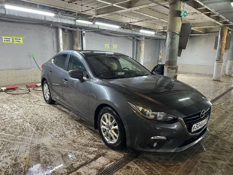 Продаётся mazda 3 2014 года выпуска. пробег 145 тысяч километров. машина полностью обслужена, вложений не требует. недавно было сделано то. отличный вариант для повседневного использования. состояние: сел-поехал. цена 1 280 000 рублей. машина находится в донецке. осмотр в центре города. в комплект отдам зимнюю резину и диски (на последнем фото). все подробности по телефону: +79888959651 или в тг - фотография - 2