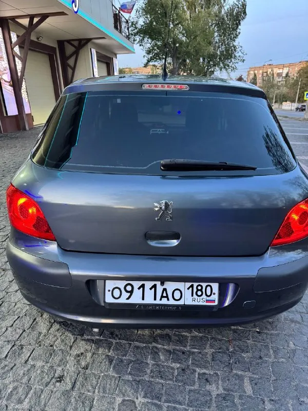 Продам свое peugeot 307 год выпуска:2005 пробег:280т продам свой автомобиль peugeot 307 1,6 109л. 2005года рестайлинг. машина в хорошем состоянии, масло в двигателе и коробке от замены до замены, все расходники меняются вовремя. машина каждый день на ходу. установлена сигнализация с автоподзаводом, большой монитор, камера заднего вида. по кузову есть небольшие царапки, в целом смотрится круто. все вопросы по телефону +79493339434 ксения осмотр г. донецк. цена 440тыс. торг у капота 📞 звоните: +7(949)3339434 - фотография - 3