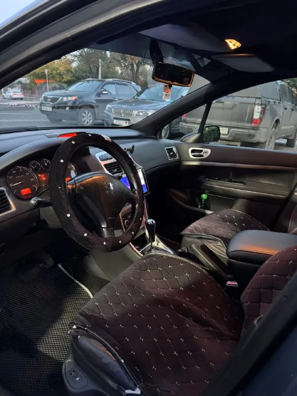 Продам свое peugeot 307 год выпуска:2005 пробег:280т продам свой автомобиль peugeot 307 1,6 109л. 2005года рестайлинг. машина в хорошем состоянии, масло в двигателе и коробке от замены до замены, все расходники меняются вовремя. машина каждый день на ходу. установлена сигнализация с автоподзаводом, большой монитор, камера заднего вида. по кузову есть небольшие царапки, в целом смотрится круто. все вопросы по телефону +79493339434 ксения осмотр г. донецк. цена 440тыс. торг у капота 📞 звоните: +7(949)3339434 - фотография - 5