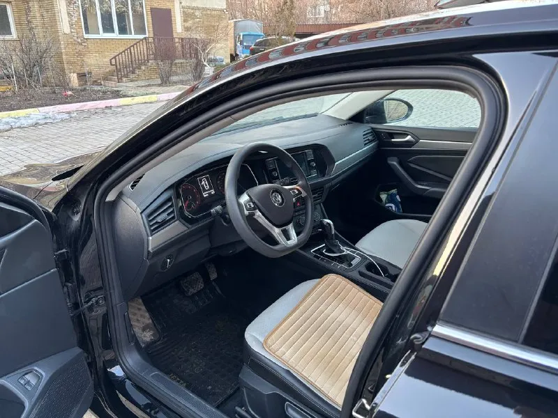 Продам volkswagen jetta 7 (2021) 1 720 000 ₽ 1.4t мотор, 147 л. с. 8 ст aisin пробег: 106 000 км. комлпектация: кондиционер, датчик слепых зон, предотвращение столкновения, датчик света, двухцветный кожаный салон, камера заднего вида, подогрев зеркал, круиз контроль. мультимедия: carplay, androidauto, bluetooth. звоните в любое удобное для вас время. осмотр г. донецк +7 949 441 39 85 - фотография - 8