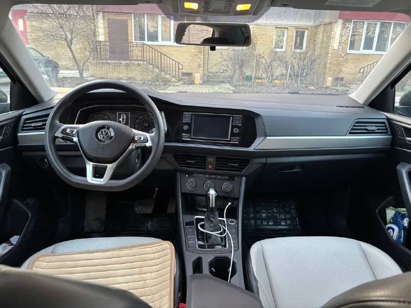 Продам volkswagen jetta 7 (2021) 1 720 000 ₽ 1.4t мотор, 147 л. с. 8 ст aisin пробег: 106 000 км. комлпектация: кондиционер, датчик слепых зон, предотвращение столкновения, датчик света, двухцветный кожаный салон, камера заднего вида, подогрев зеркал, круиз контроль. мультимедия: carplay, androidauto, bluetooth. звоните в любое удобное для вас время. осмотр г. донецк +7 949 441 39 85 - фотография - 9