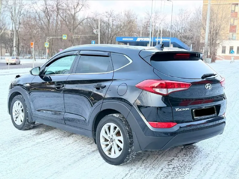Hyundai tucson 2018г бензин 2.0 автомат автомобиль весь в заводском окрасе! один собственник из самого автосалона! очень комфортный автомобиль! есть все для комфортного вождения! подогрев сидений передних и задних, подогрев руля, камера заднего вида, монитор андроид, парктроник, мульти руль, круиз-контроль, климат-контроль, авто свет, датчик дождя, и многое другое…. есть диагностическая карта в мрэо переоформление помогу!!! юридически автомобиль чист!!! цена 1,860₽срочно все вопросы по тел+79494681080 📞 звоните: +7(949)4681080 - фотография - 4