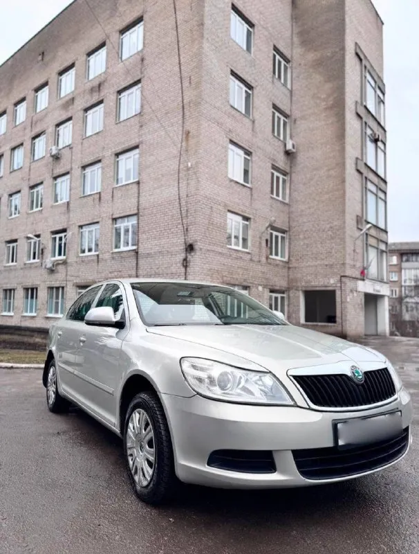 ✅в продаже skoda octavia a5 1.6 автомат aisin пробег 186.000км эксплуатация в одной семье! модельный год: 2012( и эксплуатация с февраля 2012) дата производства: 09.12.2011 без дтп без выплат без юридических лиц без юридических рисков не такси абсолютно без каких либо повреждений! без рыжиков и гнили! все стёкла родные! вложений не требует абсолютно никаких! на самом надёжном и настоящим автомате не дсг!!!!! в красивом цвете( не белая ) ✅очень хорошая комплектация с кондиционером, и всем необходимым, авто запуск с двух ключей, в авто 3 заводских ключа, хорошая мультимедиа на стекле заднего вида! вся электрика работает отлично! предпоследняя комплектация! (на таком моторе) 📋полный пакет кристально чистых документов! 🧑‍🧑‍🧒‍🧒авто семейное очень вместительное и мягенькая, очень комфортный автомобиль 🎁цена 875.000( разумный торг) также расматрю обмен по всем вопросам обращайтесь ☎️ +7 (949) 449-59-51 +7 (949) 563-98-77 📞 звоните: +7(949)4495951 - фотография - 3