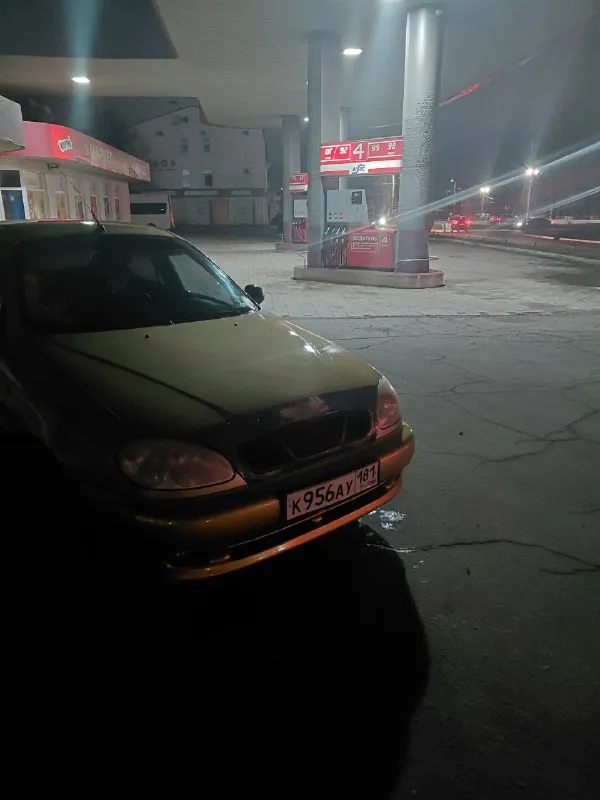 Daewoo lanos 2007-йгод 1.5л, мкпп, 86л. с 3 владелец покупалась новая в автосалоне в 2007 г. пробег 221000 из дефектов часть капота на него уступлю без дтп в родной окраске, ремонт производился частично, своевременно. стойки новые, тормозные диски новые, рейка новая, музыка, коробка работает отлично, мотор работает тихо, резина новая, бампер покрашен, новые туманки, новые фары. продажа по причине, покупки нового авто. техническое состояние достойное! 2 электро стеклоподъёмника печка греет отлично. любые проверки, видео и т д. авто в личном пользовании был постоянно!!!телефон +79591556341 321.000 +торг 📞 звоните: +7(959)1556341 - фотография - 2