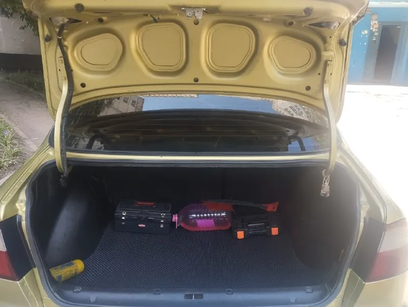 Daewoo lanos 2007-йгод 1.5л, мкпп, 86л. с 3 владелец покупалась новая в автосалоне в 2007 г. пробег 221000 из дефектов часть капота на него уступлю без дтп в родной окраске, ремонт производился частично, своевременно. стойки новые, тормозные диски новые, рейка новая, музыка, коробка работает отлично, мотор работает тихо, резина новая, бампер покрашен, новые туманки, новые фары. продажа по причине, покупки нового авто. техническое состояние достойное! 2 электро стеклоподъёмника печка греет отлично. любые проверки, видео и т д. авто в личном пользовании был постоянно!!!телефон +79591556341 321.000 +торг 📞 звоните: +7(959)1556341 - фотография - 3