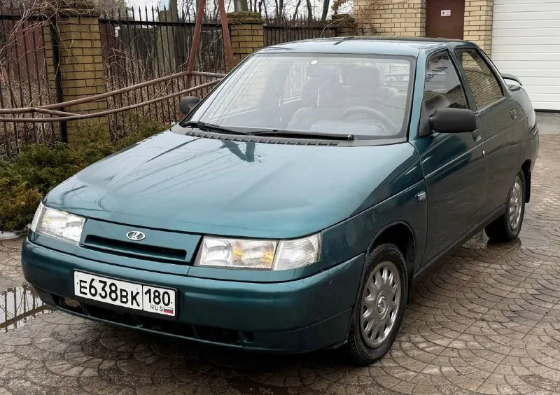 Продам ваз 2110 2002 год один собственник с автосалона куплено была при украине зелёная автотека) родной пробег 230 тыщ по технической части абсолютно без нареканий мотор после капремонта с документами полный порядок любой вид переоформление автомобиль находится город донецк калининский район звоните в любое время отвечу на все ваши вопросы цена за автомобиль 195000 руб торг возле капота 📲 телефона +79496358755 - фотография - 1