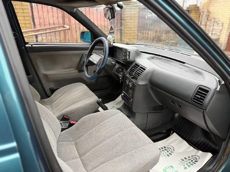 Продам ваз 2110 2002 год один собственник с автосалона куплено была при украине зелёная автотека) родной пробег 230 тыщ по технической части абсолютно без нареканий мотор после капремонта с документами полный порядок любой вид переоформление автомобиль находится город донецк калининский район звоните в любое время отвечу на все ваши вопросы цена за автомобиль 195000 руб торг возле капота 📲 телефона +79496358755 - фотография - 9