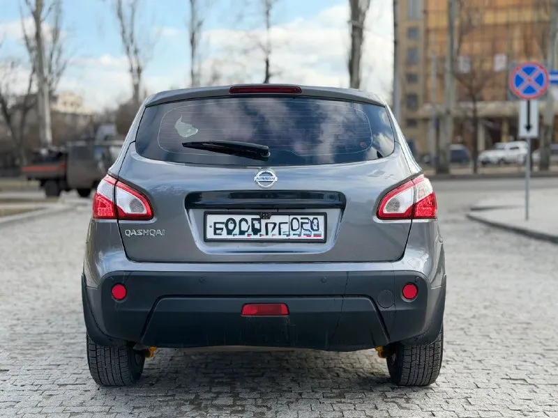 Nissan qashqai 2012 года 🚗 основные характеристики: - марка/модель: nissan qashqai - год выпуска: 2012 - двигатель: 1.6 (бензин) - коробка передач: автомат - пробег: 160,000 км - состояние: не бит, все стекла заводские описание ухоженный семейный автомобиль в отличном состоянии. все расходники заменены, вложений не требует. два ключа и сервисные книжки в комплекте. преимущества - 🟢 юридически чист — без обременений и забот - 🚗 полностью исправен и готов к немедленному использованию - 🩴 возможен обмен на другой автомобиль - 💳 удобное оформление в кредит — ваша мечта ближе, чем вы думаете! цена 💰 цена: 935,000 рублей (торг возможен!) контакты 📞 связь: - 📱 +79499100220 - 📱 +79094088898 - 📱 доступен в telegram и whatsapp - фотография - 3