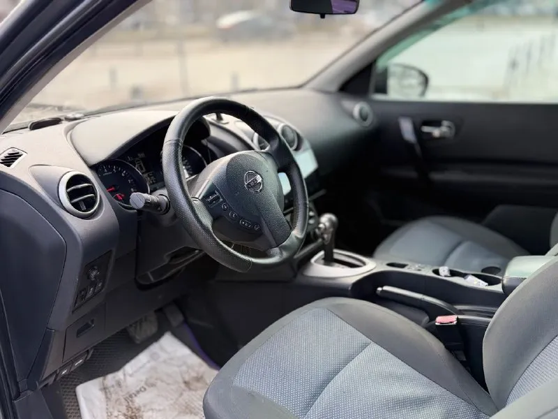 Nissan qashqai 2012 года 🚗 основные характеристики: - марка/модель: nissan qashqai - год выпуска: 2012 - двигатель: 1.6 (бензин) - коробка передач: автомат - пробег: 160,000 км - состояние: не бит, все стекла заводские описание ухоженный семейный автомобиль в отличном состоянии. все расходники заменены, вложений не требует. два ключа и сервисные книжки в комплекте. преимущества - 🟢 юридически чист — без обременений и забот - 🚗 полностью исправен и готов к немедленному использованию - 🩴 возможен обмен на другой автомобиль - 💳 удобное оформление в кредит — ваша мечта ближе, чем вы думаете! цена 💰 цена: 935,000 рублей (торг возможен!) контакты 📞 связь: - 📱 +79499100220 - 📱 +79094088898 - 📱 доступен в telegram и whatsapp - фотография - 7