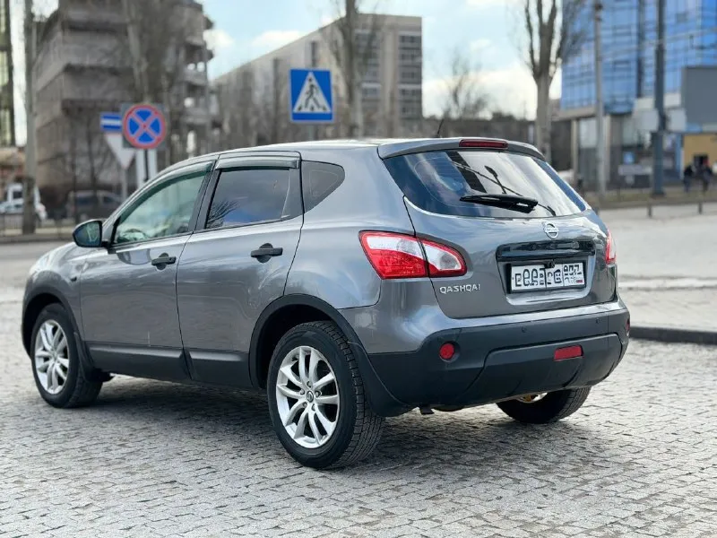 Nissan qashqai 2012 года 🚗 основные характеристики: - марка/модель: nissan qashqai - год выпуска: 2012 - двигатель: 1.6 (бензин) - коробка передач: автомат - пробег: 160,000 км - состояние: не бит, все стекла заводские описание ухоженный семейный автомобиль в отличном состоянии. все расходники заменены, вложений не требует. два ключа и сервисные книжки в комплекте. преимущества - 🟢 юридически чист — без обременений и забот - 🚗 полностью исправен и готов к немедленному использованию - 🩴 возможен обмен на другой автомобиль - 💳 удобное оформление в кредит — ваша мечта ближе, чем вы думаете! цена 💰 цена: 935,000 рублей (торг возможен!) контакты 📞 связь: - 📱 +79499100220 - 📱 +79094088898 - 📱 доступен в telegram и whatsapp - фотография - 8