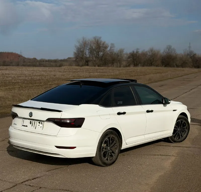 Volkswagen jetta sel + 2019 ✅ stage 1. 184 л. с. чип тюнинг с сохранением эко норм. ▪️увеличение мощности и крутящего момента. ▪️улучшение отклика педали газа. ▪️повышенная динамика разгона на старте и запас мощности на трассе. ✅ пробег: 95.000 км 🔥 • акустическая система “beats audio”, бесключевой доступ, start-stop, слепые зоны, климат-контроль, панорамный люк, led-приборная панель • адаптивный круиз-контроль с датчиком обнаружения препятствий и контролем дистанции, а также удержанием в полосе. • интерьерная подсветка салона, беспроводная зарядка, камера заднего вида с помощью выезда с парковки. • полностью русифицированное мультимедиа и carplay. 🚗 автомобиль в отличном состоянии, полностью обслужен. два комплекта резины. находится в макеевке +79493177747 💸 2.150.000 ₽ 📞 звоните: +7(949)3177747 - фотография - 4