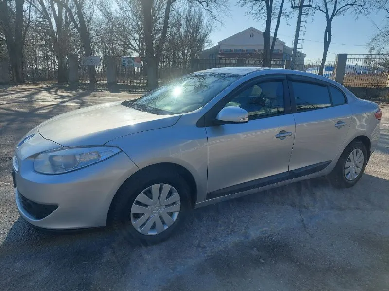 Цена 640.000тыс торг! продам рено флюренц. 2011г. в.мотор 1.6 бензин. коробка-автомат(обычный классический-!). (учет рф переоформление без проблем! техосмотр пройден!!! пробег 224.000т. км. кондиционер эл. стеклоподъемники, эл зеркала, подогрев сидений, музыка, борт компьютер, airbag. abs. мультируль, руль по высоте и вылету. стоит хорошая зимняя резина.2 комплекта колёс,2 комплекта ключей. цена 640.0000т. рублей. торг у капота возможна продажа в кредит! возможен обмен !!! автомобиль находится в городе донецк. по всем интересующим вопросам звоните: +79490510617 +79490510616 - фотография - 2