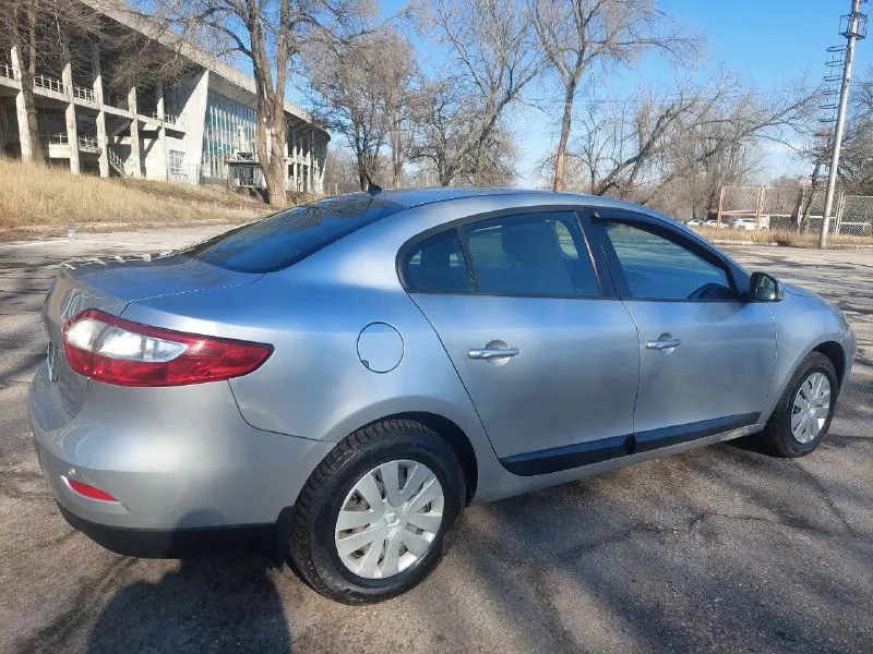 Цена 640.000тыс торг! продам рено флюренц. 2011г. в.мотор 1.6 бензин. коробка-автомат(обычный классический-!). (учет рф переоформление без проблем! техосмотр пройден!!! пробег 224.000т. км. кондиционер эл. стеклоподъемники, эл зеркала, подогрев сидений, музыка, борт компьютер, airbag. abs. мультируль, руль по высоте и вылету. стоит хорошая зимняя резина.2 комплекта колёс,2 комплекта ключей. цена 640.0000т. рублей. торг у капота возможна продажа в кредит! возможен обмен !!! автомобиль находится в городе донецк. по всем интересующим вопросам звоните: +79490510617 +79490510616 - фотография - 5