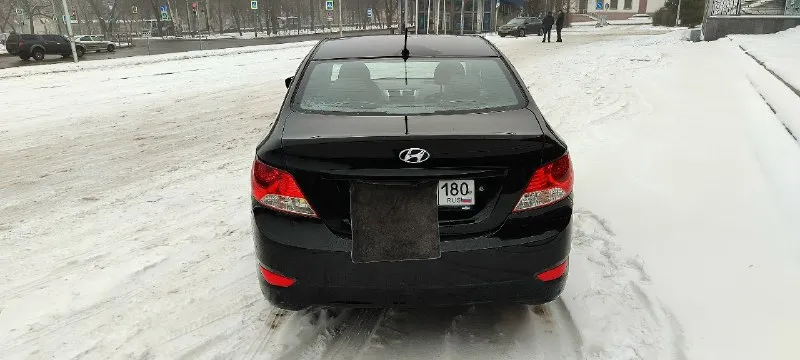 Hyundai solaris 2013г 1,6 механика 186т км авто в отличном состоянии. 4 стеклоподъёмника, электро зеркала, обогрев зеркал, сидений и лобового стекла. технически состояние хорошее без нюансов. полностью обслужен, сцепления новое, новый грм, свежий акб, кондиционер. прозрачная история, зелёная автотека, в заводском окрасе без дтп, сигнализация, магнитола, камера заднего вида. автомобиль полностью обслужен. сел и поехал. я хозяин переоформление в любом виде. 800000 руб торг. +79493409187 📞 звоните: +7(949)3409187 - фотография - 8