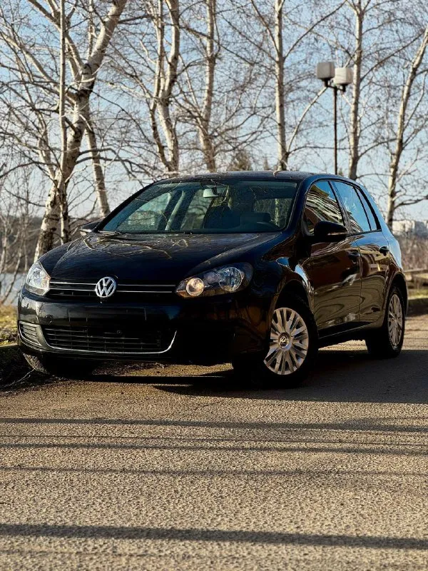 Volkswagen golf mk6 1.2 tsi at 2012г. в. авто в идеальном состоянии родной пробег 166 тыс. км подтвержденный автотекой! за весь период 2 владельца пройдено то, сцепление +маховик, новые)двигатель, ходовая обслужена, все расчеты по нарядам в наличии! по авто делать ничего не нужно! хорошая комплектация -полный электропакет -омыватели фар -подогревы сидений/зеркал/ форсунок омывателя -климат контроль -мультимедиа bt/aux 10 штатных динамиков -10 подушек безопасности -сигнализация starline с автозапуском. установлена новая зимняя шипованная резина nokian комплект летних колес также в наличии. автомобиль очень бодрый и экономичный, обслужен «до каждого болтика» цена 795 тыс. руб. звоните +79495082418 тг вотсап +79493811593 📞 звоните: +7(949)5082418 - фотография - 1