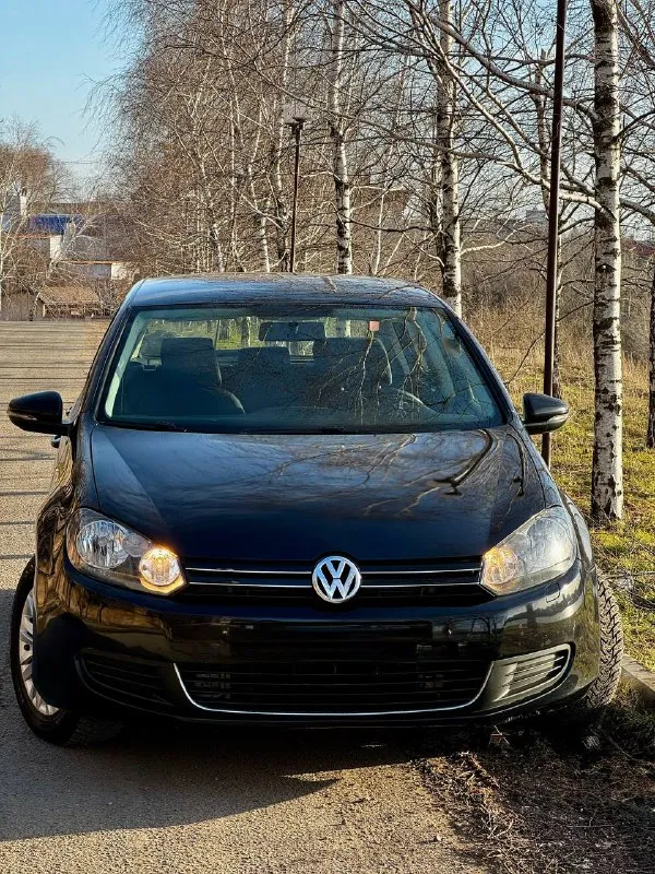 Volkswagen golf mk6 1.2 tsi at 2012г. в. авто в идеальном состоянии родной пробег 166 тыс. км подтвержденный автотекой! за весь период 2 владельца пройдено то, сцепление +маховик, новые)двигатель, ходовая обслужена, все расчеты по нарядам в наличии! по авто делать ничего не нужно! хорошая комплектация -полный электропакет -омыватели фар -подогревы сидений/зеркал/ форсунок омывателя -климат контроль -мультимедиа bt/aux 10 штатных динамиков -10 подушек безопасности -сигнализация starline с автозапуском. установлена новая зимняя шипованная резина nokian комплект летних колес также в наличии. автомобиль очень бодрый и экономичный, обслужен «до каждого болтика» цена 795 тыс. руб. звоните +79495082418 тг вотсап +79493811593 📞 звоните: +7(949)5082418 - фотография - 6