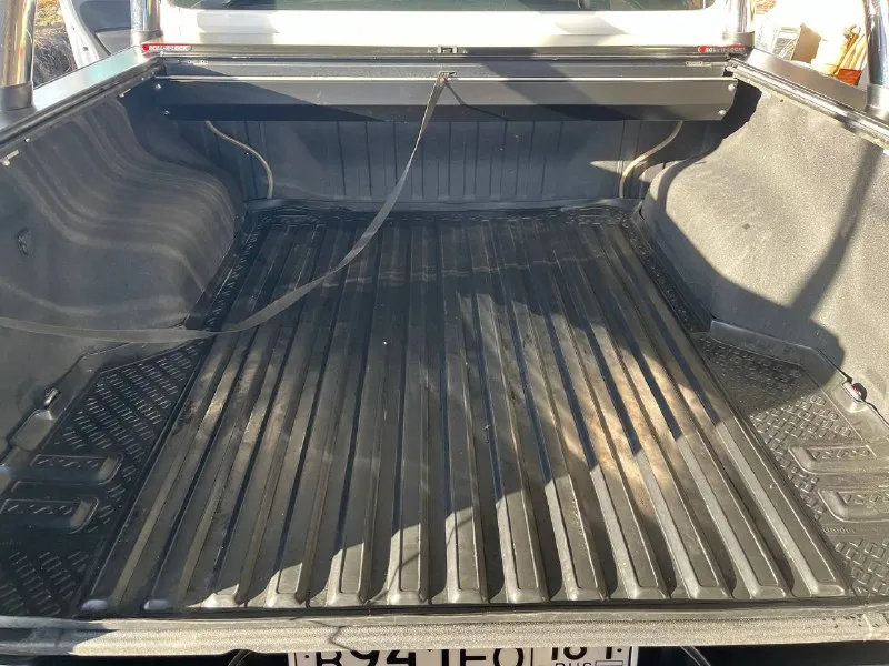 Продам volkswagen amarok 2013 года выпуска, комплектации sochi edition, с автосалона выехал в 2014 году. пробег 158000 тыс. км. 2 литра л. с.), кпп механика. автомобиль находится в отличном состоянии как по кузову так и по технике, в салоне как новый. пробег 100% родной. я второй собственник (вписан в птс), выезжал не часто, третья машина в семье, гаражное гранение, грузов не видел, бездорожье не видел, эксплуатируется бережно и с любовью, передняя часть в бронепленке, штатная вебасто (как с брелка, так и с салона), 5 тыс. назад был обслужен (ремень грм, помпа, ролики, масла: мотор, коробка, раздатка, редуктор и мост). летняя резина в комплекте, в отличном состоянии. рама в идеальном состоянии (без корозии), вин читается. кузов отполирован. документы кристально чистые. обоснованный торг приветствуется. территориально город алчевск. цена 2390000 🍋. обоснованный торг приветствуется. телефон для связи +79591978623 📞 звоните: +7(959)1978623 - фотография - 9