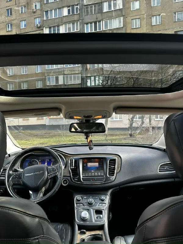 Крайслер 200с 2.4(миллионник). айсин 9 скоростей. машина в хорошем состоянии. двигатель полностью обслужен и откапитален. заказ наряд и фото присутствуют. все масла фильтра и тд поменяно. ходовка мячик. все поменяно. автомобиль полностью обслужен. 19 оригинальные диски 2 комплекта колес. по комплектации. оригинал алпайн. с сабвуфером. голосовой помощник и управление автомобилем с телефона. 2х зонный мультируль. 2ух зонный климат. понарама с люком. память сидений. без ключевой доступ. с автозапуском. кожаный салон. обдув и подогрев сидений. подогрев руля. пробег подвержен по всем блокам. машинка выглядит очень достойно. это лучшее что можно найти за эти деньги. звоните подробнее расскажу.1.350₽ +79495213387 📞 звоните: +7(949)5213387 - фотография - 4