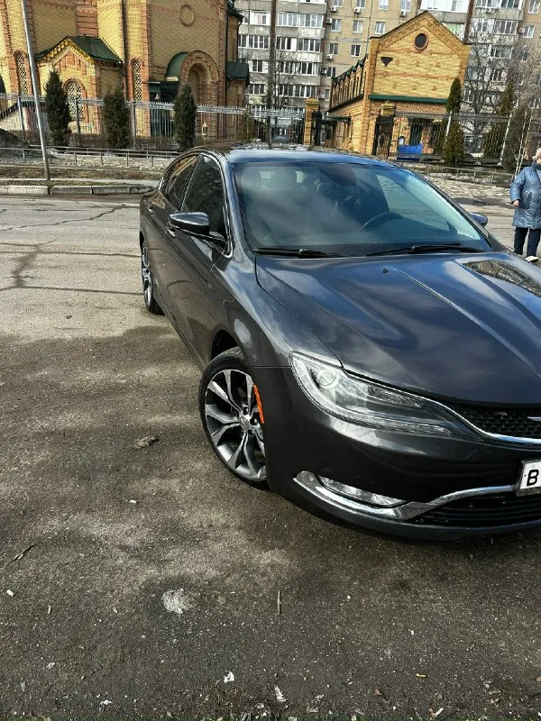 Крайслер 200с 2.4(миллионник). айсин 9 скоростей. машина в хорошем состоянии. двигатель полностью обслужен и откапитален. заказ наряд и фото присутствуют. все масла фильтра и тд поменяно. ходовка мячик. все поменяно. автомобиль полностью обслужен. 19 оригинальные диски 2 комплекта колес. по комплектации. оригинал алпайн. с сабвуфером. голосовой помощник и управление автомобилем с телефона. 2х зонный мультируль. 2ух зонный климат. понарама с люком. память сидений. без ключевой доступ. с автозапуском. кожаный салон. обдув и подогрев сидений. подогрев руля. пробег подвержен по всем блокам. машинка выглядит очень достойно. это лучшее что можно найти за эти деньги. звоните подробнее расскажу.1.350₽ +79495213387 📞 звоните: +7(949)5213387 - фотография - 7
