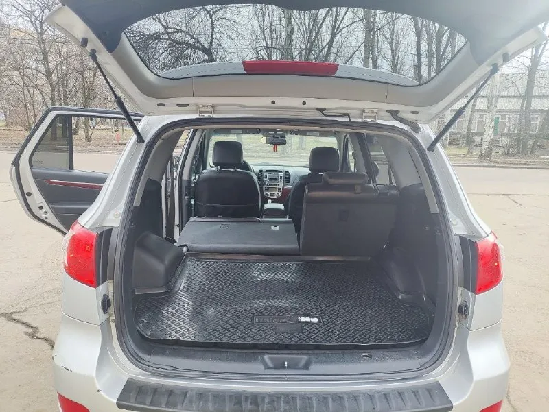 Продам надёжный автомобиль 2008года, машиной владею 3 года. покупал жене. двигатель 2.7 бензин работает отлично. коробка автомат работает отлично. по кузову все видно на фото гнили ржавчины нет не где. салон в хорошем состоянии в машине не курили. пробег 206000, максимальная комплектация. люк, климат работает отлично. много было сделано (замена грм, переборка ходовой и тормозной системы), сейчас на зимней резине есть практически новая летняя резина. цена с летней резиной 950т. ₽ без резины дешевле. срочная продажа. обоснованный торг т. +79494674880 сергей 📞 звоните: +7(949)4674880 - фотография - 8