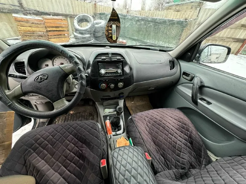 Продам chery tiggo t11 2007 года. объем двигателя 2,4. пробег 180276 тыс. км. машина в хорошем состоянии, гнили нет, кузов полностью в заводском металле, ходовая исправна, мотор работает хорошо, новый аккумулятор, 4 электростеклоподъёмника, гидроусилитель руля, печка греет хорошо, чистый, ухоженный, не прокуренный салон, на полном боевом ходу, заводится в любой мороз. продаю за ненадобностью(купил другую). цена 400к₽ вопросы по телефону. феникс +79494033256 миранда +79496792723 📞 звоните: +7(949)4033256 - фотография - 5