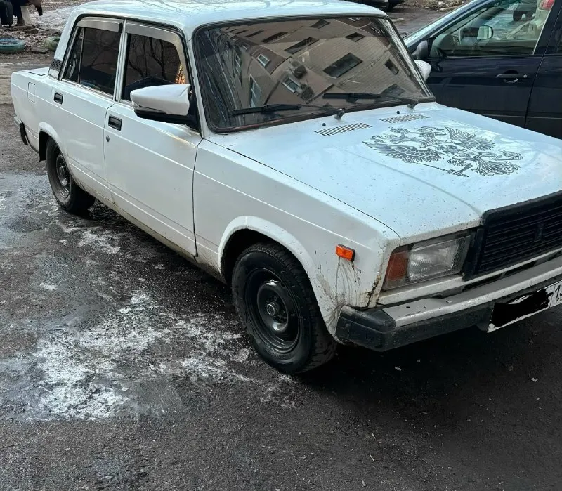 Продам ваз 2107 год выпуска 2006 инжектор на 5+ коробка 5 ступка на 5+ ходовка на 5 по электрике все работает стоит хороший свет стоит музыка 🎵 уселитель на колонки. по авто много чего с делано по документам стс птс договор авто на учете авто находится в макеевке цена 155 торг +7 949 077 0273 связь миранда также телеграмм, ,, 📞 звоните: +7(949)0770273 - фотография - 4