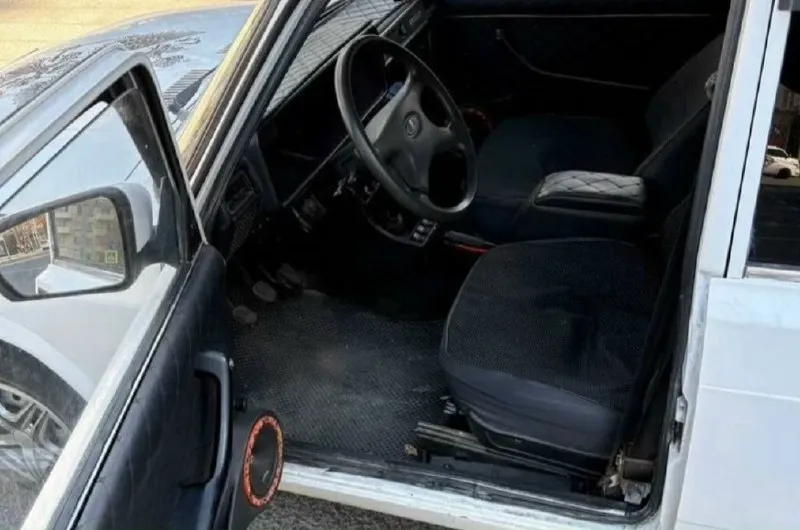 Продам ваз 2107 год выпуска 2006 инжектор на 5+ коробка 5 ступка на 5+ ходовка на 5 по электрике все работает стоит хороший свет стоит музыка 🎵 уселитель на колонки. по авто много чего с делано по документам стс птс договор авто на учете авто находится в макеевке цена 155 торг +7 949 077 0273 связь миранда также телеграмм, ,, 📞 звоните: +7(949)0770273 - фотография - 5