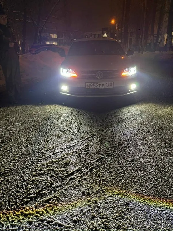 Продам volkswagen jetta sport свой личный автомобиль один хозяин в рф 2015 год двигатель: 1.8tsi gen3(замена масла каждые 6-7тыс км ) коробка:надежный 6-ступенчатый автомат aisin (не dsg) пробег 161000 км оригинал, любые проверки, на любом сто машина на 180 регионе отличное состояние, машина обслуженная, было заменено масло, фильтра. никаких вложений старт стоп черный потолок кондиционер подогрев сидений подогрев зеркал кожаный салон и руль камера заднего вида круиз контроль бортовой компьюте эл, стеклопакет диски r17 стоит шикарная дорогая оптика цена 1.5🍋 осмотр г. шахтерск +7 (949) 323-09-86 +7 925 675-38-61 📞 звоните: +7(949)3230986 - фотография - 1