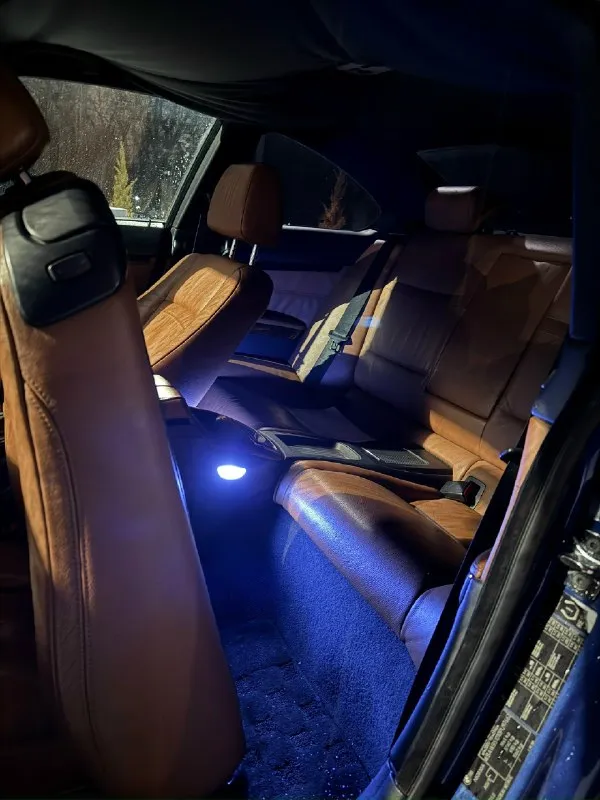 Продам bmw e92 330i серии в кузове купе, 2008 года выпуска. задний привод и мощный двигатель 3.0 ат (272л. с). зеленая автотека. пробег 226 700км. кузов в отличном состоянии, без сколов и царапин. хорошая комплектация с кожаным коричневым салоном, память сидений, подогревом сидений, климат контроль, черным потолком, адаптивная оптика. подвеска перебрана и стоит на койловерах, в комплекте отдам новые стойки( если на койловерах будет сильно жесткая можно поменять на обычные), резина новая летняя ( по электронике работает все). из минусов: просел потолок после химчистки, и трещина на лобовом стекле. обоснованный торг после осмотра машины. документы в полном порядке, запретов и ограничений нет. звонить по номеру телефона +79495854327 цена 1450000₽ 📞 звоните: +7(949)5854327 - фотография - 2