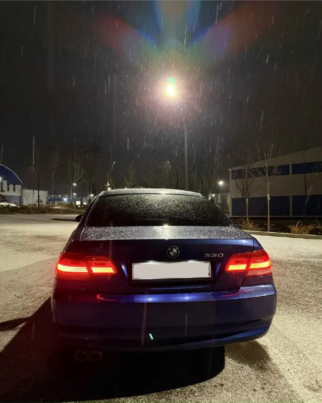 Продам bmw e92 330i серии в кузове купе, 2008 года выпуска. задний привод и мощный двигатель 3.0 ат (272л. с). зеленая автотека. пробег 226 700км. кузов в отличном состоянии, без сколов и царапин. хорошая комплектация с кожаным коричневым салоном, память сидений, подогревом сидений, климат контроль, черным потолком, адаптивная оптика. подвеска перебрана и стоит на койловерах, в комплекте отдам новые стойки( если на койловерах будет сильно жесткая можно поменять на обычные), резина новая летняя ( по электронике работает все). из минусов: просел потолок после химчистки, и трещина на лобовом стекле. обоснованный торг после осмотра машины. документы в полном порядке, запретов и ограничений нет. звонить по номеру телефона +79495854327 цена 1450000₽ 📞 звоните: +7(949)5854327 - фотография - 6