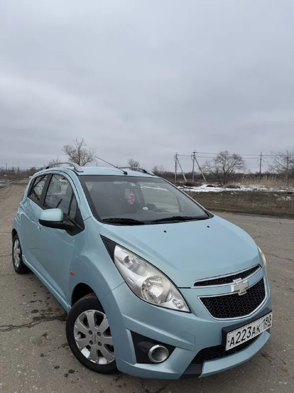 Продам chevrolet spark🔥 год выпуска:2010🔥 пробег, км:157.000(оригинал) 🔥 модификация:1.2 мт 🔥 тип двигателя:бензин🔥 коробка передач :механика 🔥 привод:передний🔥 тип кузова : хетчбек 5-дверный🔥 koмплeктaция: base🔥 цвет: голубой🔥 1 собственник автомобиль в родном окрасе продажа автомобиля от собственника. автомобиль в богатой комплектации и в ухоженном состоянии. машина на полном ходу, не требует никаких вложений от слова совсем. мотор в идеальном состоянии, не троит, не дымит, не имеет каких либо посторонних звуков, не слышно даже как он работает. мкпп-в идеальном состоянии, все передачи включаются мягко, без хрустов, ничего не выбивает. ходовая-мягкая, ничего не стучит, не тарабанит, всё что нужно было - поменяно. так же имеется видео, по просьбе отправлю для более лучшего осмотра авто. готов к выезду в любой сервис по вашему желанию. при встречу всё расскажу и покажу. цена:649.999 тысяч торг минимальный и обоснованный возможен пригон по договоренности. возможен обмен. номер для связи: +79495752024 - фотография - 4
