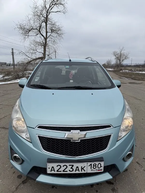 Продам chevrolet spark🔥 год выпуска:2010🔥 пробег, км:157.000(оригинал) 🔥 модификация:1.2 мт 🔥 тип двигателя:бензин🔥 коробка передач :механика 🔥 привод:передний🔥 тип кузова : хетчбек 5-дверный🔥 koмплeктaция: base🔥 цвет: голубой🔥 1 собственник автомобиль в родном окрасе продажа автомобиля от собственника. автомобиль в богатой комплектации и в ухоженном состоянии. машина на полном ходу, не требует никаких вложений от слова совсем. мотор в идеальном состоянии, не троит, не дымит, не имеет каких либо посторонних звуков, не слышно даже как он работает. мкпп-в идеальном состоянии, все передачи включаются мягко, без хрустов, ничего не выбивает. ходовая-мягкая, ничего не стучит, не тарабанит, всё что нужно было - поменяно. так же имеется видео, по просьбе отправлю для более лучшего осмотра авто. готов к выезду в любой сервис по вашему желанию. при встречу всё расскажу и покажу. цена:649.999 тысяч торг минимальный и обоснованный возможен пригон по договоренности. возможен обмен. номер для связи: +79495752024 - фотография - 5
