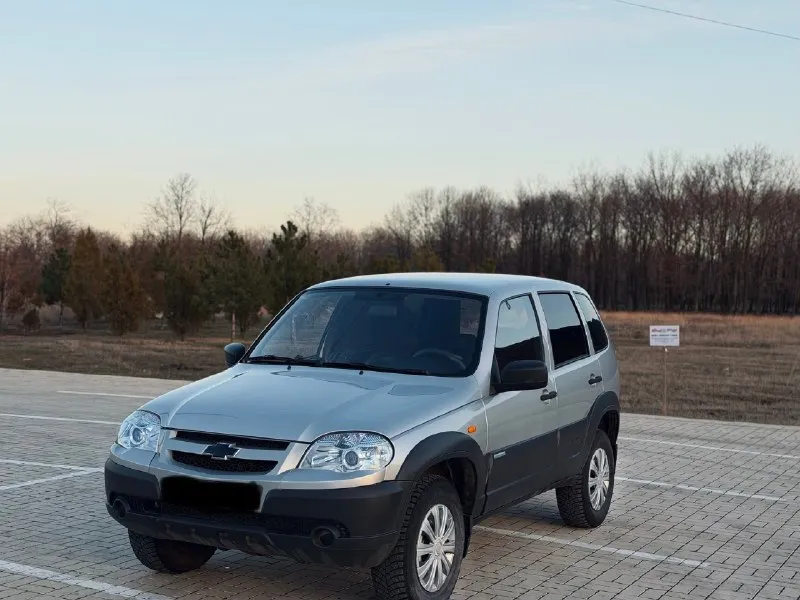 Продам chevrolet nivа 2010 года выпуска bertone edition мотор 1.7 пробег: 142.000 км. коробка механика не выбивает не хрустит. двигатель работает идеально кузов без рыжиков и гнили так же в автомобиле имеется передние электро стеклоподъемники, электро регулировка боковых зеркал, стоит хорошая музыка. машина обслужена полностью, из недавнего обслужены мосты заменены тормозные колодки машина на уверенном ходу любые проверки приветствуются полная юридическая чистота любой вид переоформления цена 540.000₽ аргументированный торг приветствуется. номер для связи +79493224930 📞 🇷🇺 звоните: +79493224930 - фотография - 3