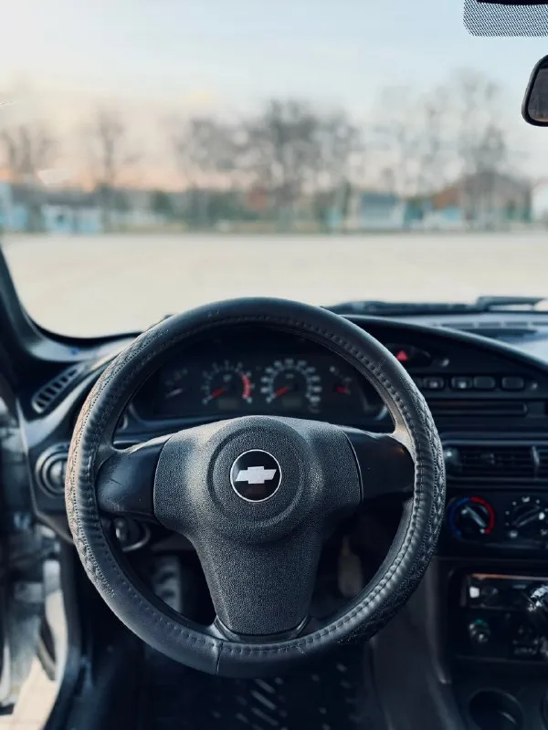 Продам chevrolet nivа 2010 года выпуска bertone edition мотор 1.7 пробег: 142.000 км. коробка механика не выбивает не хрустит. двигатель работает идеально кузов без рыжиков и гнили так же в автомобиле имеется передние электро стеклоподъемники, электро регулировка боковых зеркал, стоит хорошая музыка. машина обслужена полностью, из недавнего обслужены мосты заменены тормозные колодки машина на уверенном ходу любые проверки приветствуются полная юридическая чистота любой вид переоформления цена 540.000₽ аргументированный торг приветствуется. номер для связи +79493224930 📞 🇷🇺 звоните: +79493224930 - фотография - 8