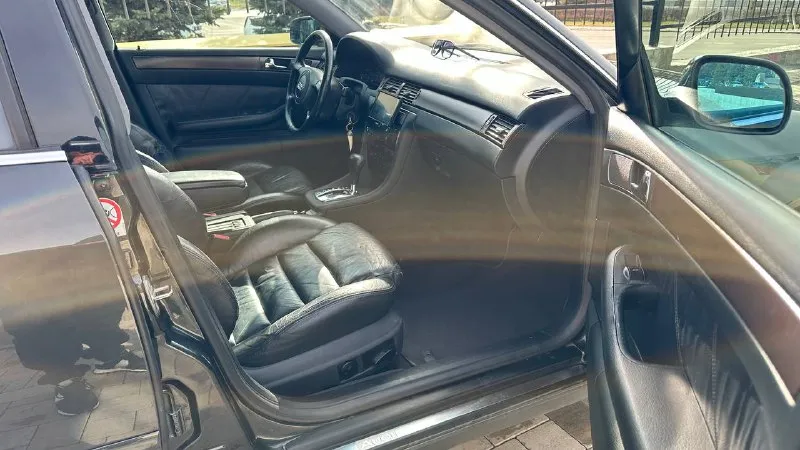 Audi a6 c5. коробка автомат, объем 2.4 бензин, год 1998, пробег 263т, км, по мотору работает хорошо без ошибок не дымит не троит, коробка контрактная работает хорошо не пинает переключает приятно, по ходовой нареканий нет, по электрике все работает, двух зонный климат, кожаный салон электро привод подогревы в стиле рекаро с поддержкой, магнитола с андройдом tv, aux, cd, mp3,навигация, блютус, громкая связь, камера заднего вида видео регистратор, литые диски резина новая, акамулятор свежий, по кузову гнилы нет кузов оцинкованный zzz, документы в порядки готов при желание присутствовать в гибдд, г, мариуполь. цена 550т, руб, сросно тел: +79495806290 тел: +7 (961) 313-02-22 - фотография - 6