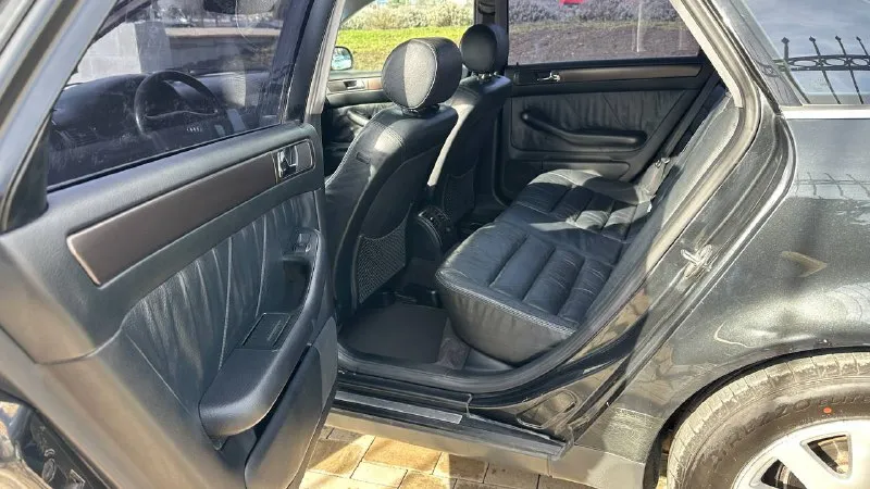 Audi a6 c5. коробка автомат, объем 2.4 бензин, год 1998, пробег 263т, км, по мотору работает хорошо без ошибок не дымит не троит, коробка контрактная работает хорошо не пинает переключает приятно, по ходовой нареканий нет, по электрике все работает, двух зонный климат, кожаный салон электро привод подогревы в стиле рекаро с поддержкой, магнитола с андройдом tv, aux, cd, mp3,навигация, блютус, громкая связь, камера заднего вида видео регистратор, литые диски резина новая, акамулятор свежий, по кузову гнилы нет кузов оцинкованный zzz, документы в порядки готов при желание присутствовать в гибдд, г, мариуполь. цена 550т, руб, сросно тел: +79495806290 тел: +7 (961) 313-02-22 - фотография - 8