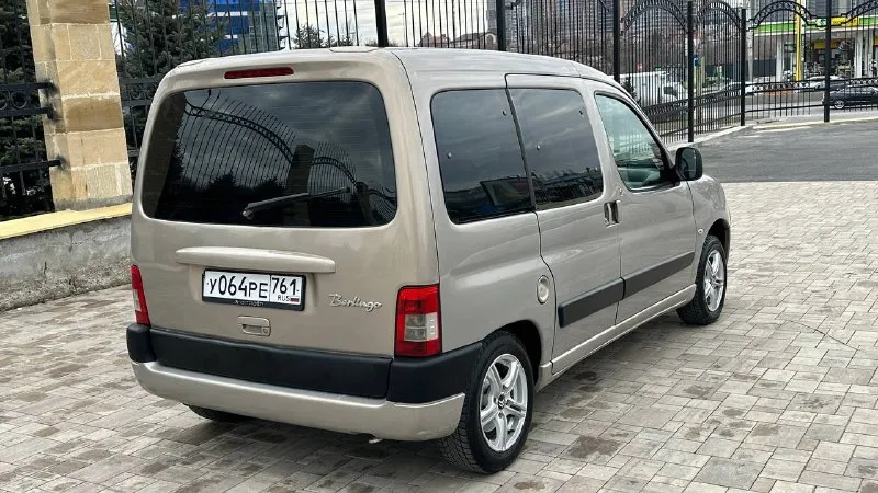 Ситроен берлинго пассажир 2007 год бензин 1.4 механика пробег 240т. км стеклоподъемник ц замок гидроусилителя руля кондиционер омывателя фар регулировка зеркал задняя часть сидений складывается становится площадь контейнера для перевозки любого товара, документы в полном порядке, цена 470т. руб торг. г мариуполь тел: +79495806290 тел: +7 (961) 313-02-22 - фотография - 4