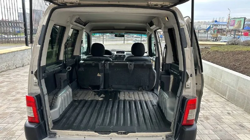 Ситроен берлинго пассажир 2007 год бензин 1.4 механика пробег 240т. км стеклоподъемник ц замок гидроусилителя руля кондиционер омывателя фар регулировка зеркал задняя часть сидений складывается становится площадь контейнера для перевозки любого товара, документы в полном порядке, цена 470т. руб торг. г мариуполь тел: +79495806290 тел: +7 (961) 313-02-22 - фотография - 7