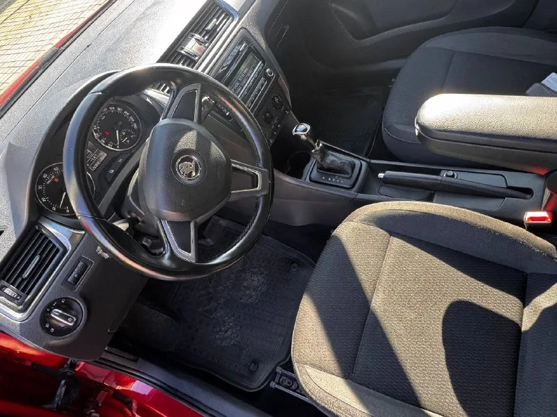 Продам skoda rapid 2015 г. родной пробег 128 000 км объем двигателя 1.4 tsi коробка автомат самая максимальная комплектация круизконтроль кондиционер подогрев сидений переднего заднего стекла два комплекта ключей сервис наки книжки гаражная хранение ходовая двигатель все в отличном состоянии полностью все обслужива ная цена 1 000 000 руб. телефон +7 949 445 72 18 - фотография - 10