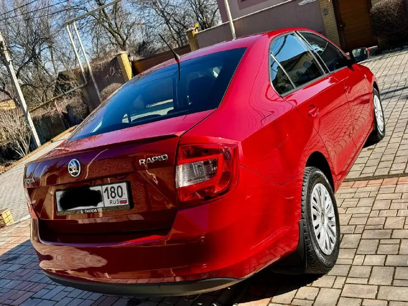 Продам skoda rapid 2015 г. родной пробег 128 000 км объем двигателя 1.4 tsi коробка автомат самая максимальная комплектация круизконтроль кондиционер подогрев сидений переднего заднего стекла два комплекта ключей сервис наки книжки гаражная хранение ходовая двигатель все в отличном состоянии полностью все обслужива ная цена 1 000 000 руб. телефон +7 949 445 72 18 - фотография - 7