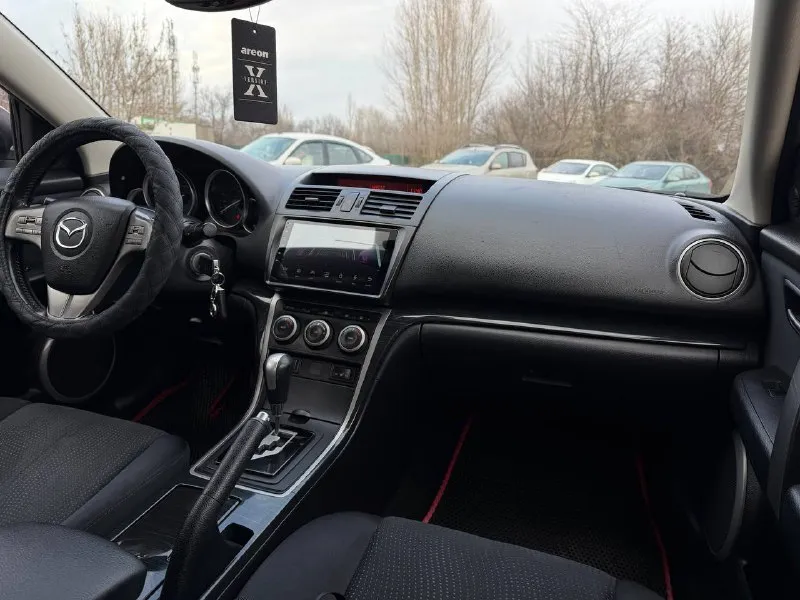 Мазда 6 2008 г. 2 литра 147 л/с автомат автомобиль в отличном состоянии для своего возраста, без гнили и рыжиков, машина южная, мотор работает ровно, не троит, автомат переключает отлично, подвеска без посторонних стуков, кондей работает, парктроник перед и зад, камера заднего вида, сигнализация с автозапуском, мульти руль, круиз контроль, резина свежая липучка, почти в заводском окрасе, несколько крашеных элементов, мелки сколы, царапины имеются в силу возраста! цена 850 торг не большой! машина на данный момент в ростове, пригоню в днр по договоренности! +79286261224 - фотография - 8