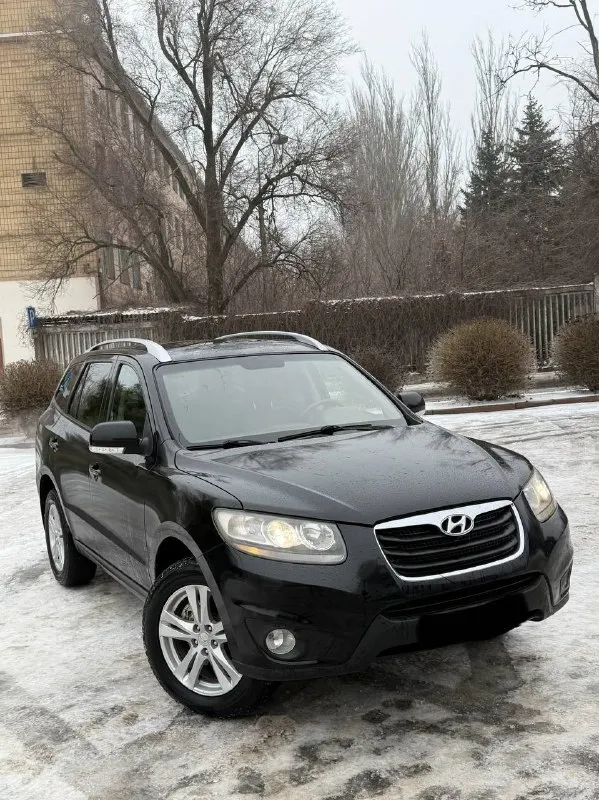 В продаже hyundai santa-fe 2011 года большой семейный автомобиль на бензиновом моторе 2.4 литра и по... - фотография