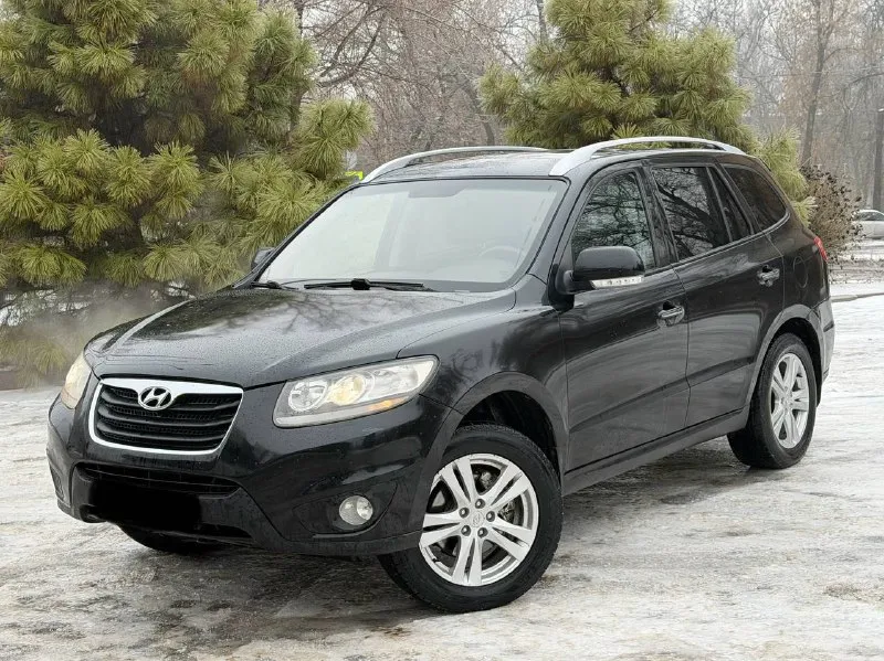 В продаже hyundai santa-fe 2011 года большой семейный автомобиль на бензиновом моторе 2.4 литра и полном приводе, полностью обслуженный коробка работает безупречно вопросов к ней нет никаких, машина в максимальной комплектации: люк, без ключевой доступ, старт-стоп, кожаный салон, электро регулировки сидений, подогревы сидений, мульти руль, качественная музыка и тд. юридически абсолютно чистая, рассмотрю ваши предложения на обмен, а также возможна продажа в кредит! осмотр донецк цена: 1.160.000₽, торг быстрому покупателю! ☎️ +7 (949) 628-72-17 📞 звоните: +7(949)6287217 - фотография - 4