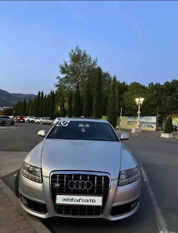 Audi а6 с6 рестайлинг, 2008г. состояние около идеальное для своих лет. была сделана полировка и керамика, полностью отреставрировал фары, поменял линзы на самые мощные. светит бомба. люк работает, потолок и стойки перешиты в черную алькантару, музыка bose. кожаный салон. в хорошем состоянии. стоит контрактный двигатель ccde 220 сил. почистили радиатор, стоит контрактный генератор, стоит контрактный бензонасос и тд. заменили масло в коробке. все документы на работы, двигатель на руках. цена 1.100. торг! писать в телеграмм + 7 949 811 53 19 📞 звоните: +7(949)8115319 - фотография - 6