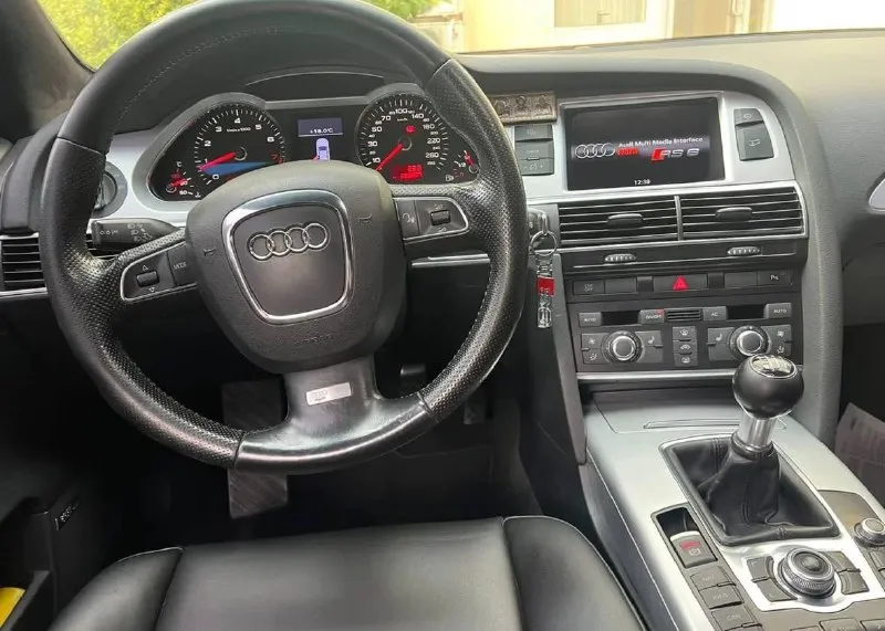 Audi а6 с6 рестайлинг, 2008г. состояние около идеальное для своих лет. была сделана полировка и керамика, полностью отреставрировал фары, поменял линзы на самые мощные. светит бомба. люк работает, потолок и стойки перешиты в черную алькантару, музыка bose. кожаный салон. в хорошем состоянии. стоит контрактный двигатель ccde 220 сил. почистили радиатор, стоит контрактный генератор, стоит контрактный бензонасос и тд. заменили масло в коробке. все документы на работы, двигатель на руках. цена 1.100. торг! писать в телеграмм + 7 949 811 53 19 📞 звоните: +7(949)8115319 - фотография - 8